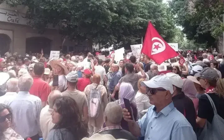 حزب الشعب الديمقراطي يتظاهر للمطالبة بالإفراج عن عبير موسي