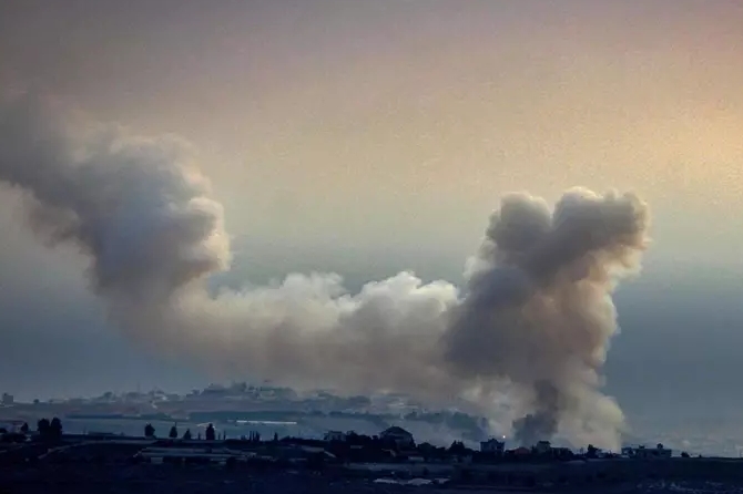 إسرائيل تقصف مستودع صواريخ حزب الله في جنوب لبنان رغم وقف إطلاق النار الساري